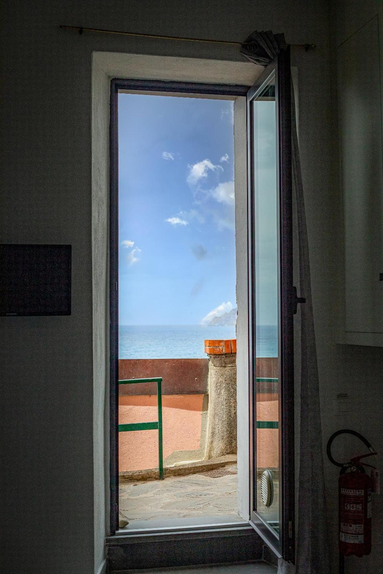 Pepita Apartment , Big Window To The Sea 마나롤라 외부 사진